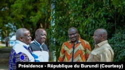 Kuri iyo foto, hariko Prezida Domisiyano Ndayizeye, Sylvestre Ntibantunganye, Jerome Niyonzima yari aremesheje ikiganiro na Evariste Ndayishimiye atwara Uburundi