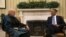Predsednici Avganistana, Hamid Karzai, i Sjedinjenih Država, Barak Obama, tokom razgovora u Beloj kući, 11. januar 2013.
