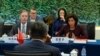 美国商务部长吉娜·雷蒙多(Gina Raimondo)2023年8月28日在北京与中国商务部长王文涛举行双边会谈。（媒体联访照片）