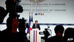 Francuski predsjednik Emmanuel Macron govori na konferenciji za novinare na kraju međunarodne konferencije usmjerene na jačanje zapadne podrške Ukrajini, u Jelisejskoj predsjedničkoj palati u Parizu, 26. februara 2024. godine.