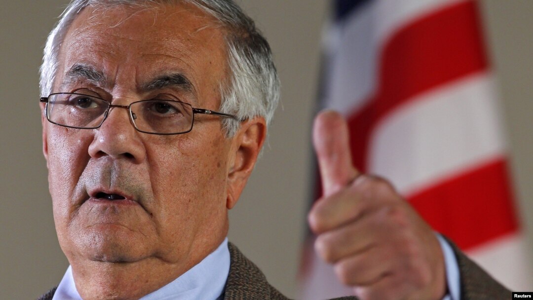 Dân Biểu Barney Frank phát biểu tại 1 cuộc họp báo ở Newton, Massachusetts, 28/11/2011