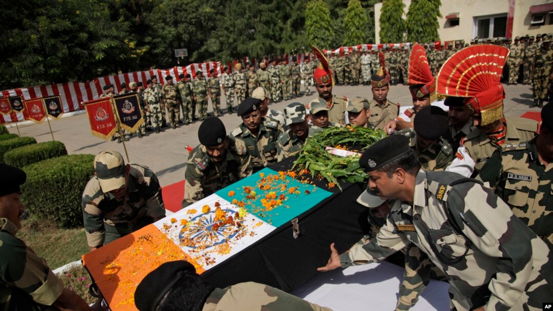 Indian Border Security Force officers carry the coffin of colleague Sushil Kumar who was killed in firing from the Pakistan side of the border, during a wreath-laying ceremony in Jammu, India, Oct. 24, 2016. 