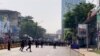 پلیس میانمار در یانگون راه معترضان را سد کرده است - شنبه ۱۸ بهمن ۱۳۹۹