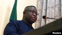 Le président de la Sierra Leone Julius Maada Bio décrétant l'état d'urgence en raison de la forte augmentation de violences sexuelles, Freetown, 7 février 2019.