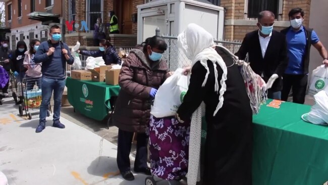 Pembagian Makanan Halal untuk Warga Kota New York