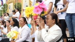 Thousands of Cambodians gathered in Phnom Penh for an enshrinement procession for the late King Norodom Sihanouk on July 11, 2014.