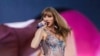 ARCHIVO - La cantante y compositora estadounidense Taylor Swift se presenta en el escenario como parte de su Eras Tour en Lisboa el 24 de mayo de 2024.