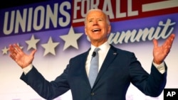 ARCHIVO - El exvicepresidente de EE.UU. y precandidato presidencial demócrata Joe Biden habla en la Cumbre SEIU Unions for All, el viernes 4 de octubre de 2019, en Los Angeles. AP/Ringo H.W.Chiu.