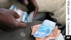 Les Africains paient très cher le droit d'envoyer des fonds à leurs proches en Afrique subsaharienne, rapporte la Banque mondiale