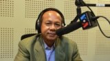 Ok Serei Sopheak, a Cambodian governance specialist discusses “​Threats of Wars and Young Voters’ Demand” on VOA Khmer’s monthly “Hello VOA Good Governance” show in Phnom Penh, Monday, November 23, 2015. (Lim Sothy/VOA Khmer) 