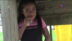 Xe buýt tại Mỹ phát thức ăn cho trẻ bị đói trong kỳ nghỉ hè