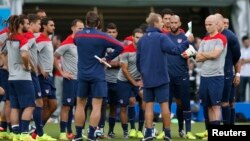 “Venimos con el mismo esfuerzo la misma unidad, la misma energía y la ambición para hacerlo bien”, dijo Klinsmann. “Es por eso que hemos trabajado más de cuatro semanas en nuestra preparación".