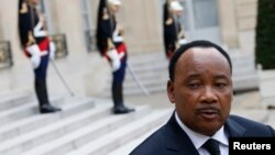 FILE - Niger's president, Mahamadou Issoufou, is seen during a May 2013 visit to France.