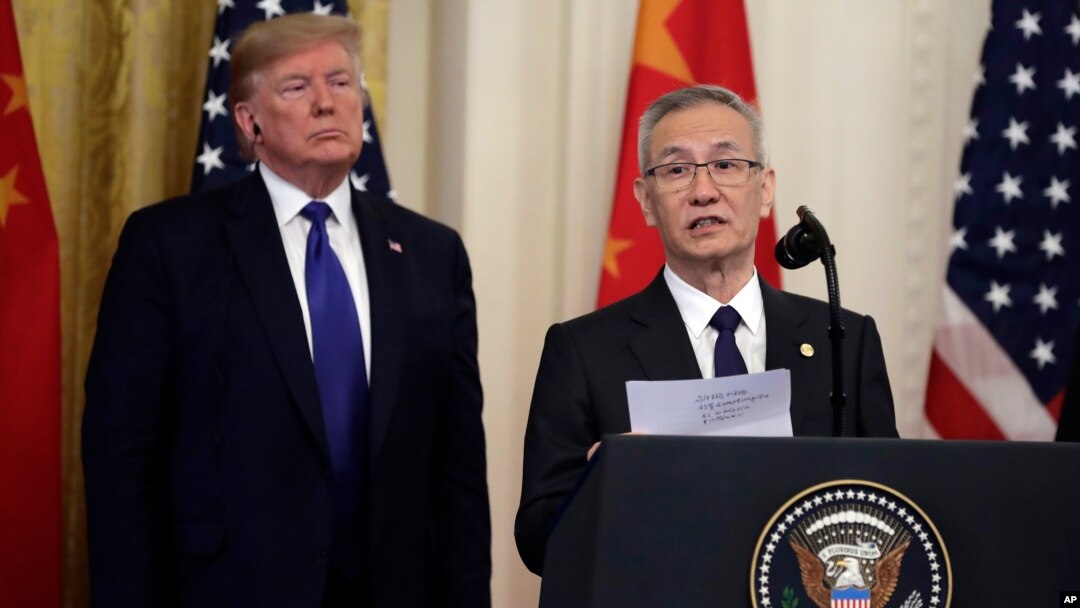 中国国务院副总理刘鹤在白宫签字仪式上讲话时宣读了中国国家主席习近平给美国总统特朗普的一封信。（2020年1月15日）
