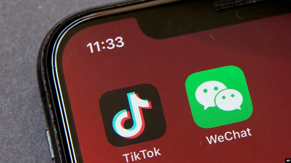 手机上的TikTok与微信标识(photo:VOA)