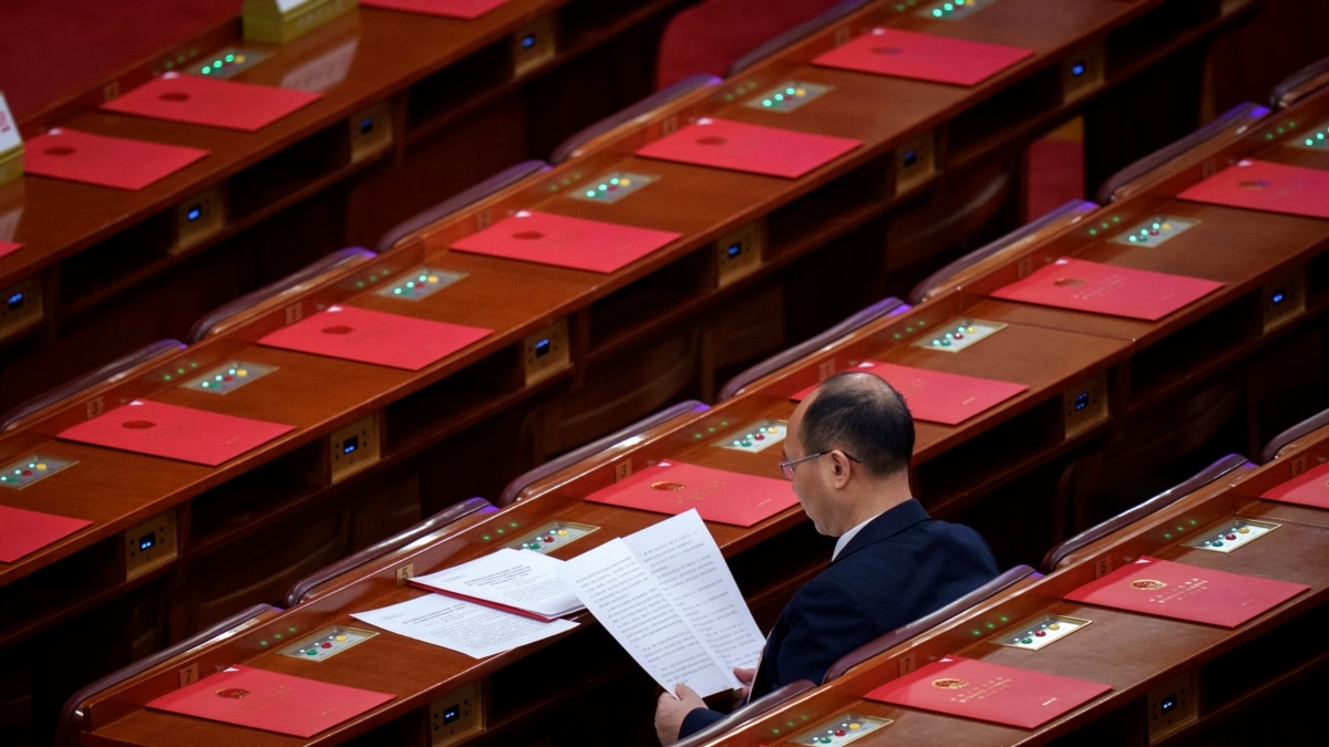 缺席人大闭幕式引臆测 赵乐际现身中国官媒似辟谣