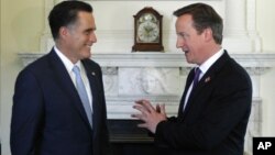 Mitt Romney se entrevistó este jueves con el primer ministro británico, David Cameron, en Londres.