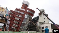 2024年4月5日，花莲正在使用重型设备拆除在4月3日地震中受损的天王星大楼。