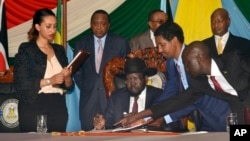 South Sudan President Salva Kiir, seated, signs a peace deal as Kenya’s President Uhuru Kenyatta, center-left, Ethiopia’s Prime Minister Hailemariam Desalegn, center-right, and Uganda’s President Yoweri Museveni, right, look on in Juba, South Sudan, Aug. 26, 2015.