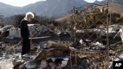 Stanovnici obilaze mesta na kojima su im izgorele kuće u Kaliforniji