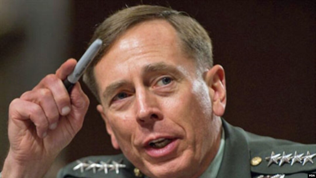 Jenderal David Petraeus dalam sidang pengukuhannya kemarin.
