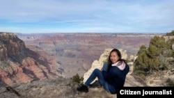 ວຽງສະຫວັນ ຊົມທີວທັດຢູ່ ແກຣນ ແຄນຢອນ.