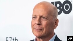 ARCHVO - Bruce Willis en una premiere en Nueva York el 11 de octubre de 2019. La familia del actor de 67 años dijo en un comunicado que tiene un diagnóstico de demencia frontotemporal. (Foto Charles Sykes/Invision/AP, archivo)