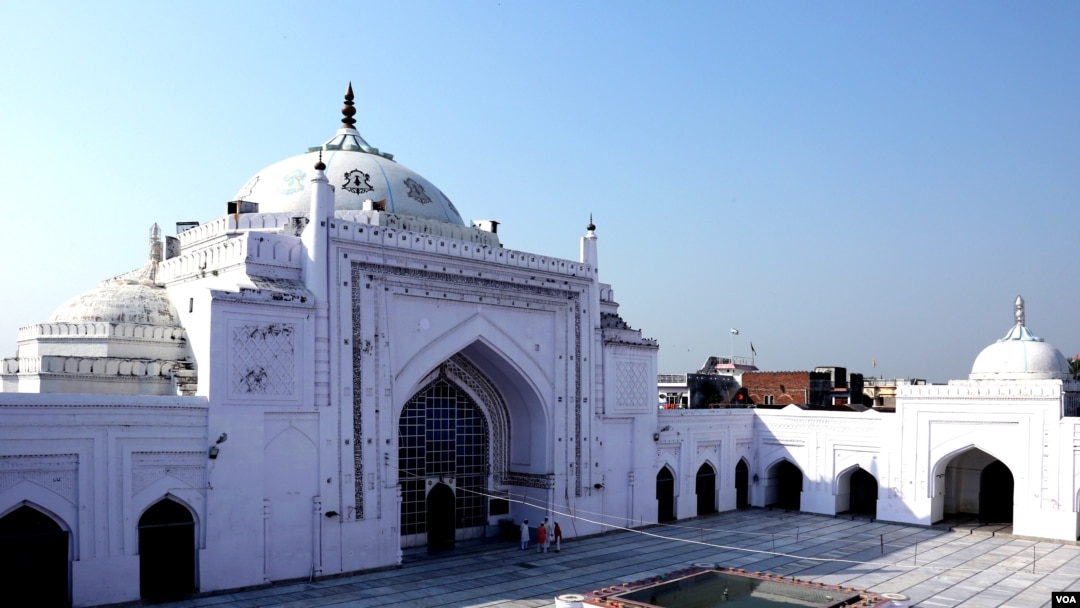 The 800-year-old Shamsi Jama Masjid in Budaun city in Uttar Pradesh. A local Hindu right-wing group, which has filed petitions to a local court seeking its control, claims that this is a Hindu temple. (Shaikh Azizur Rahman/VOA)