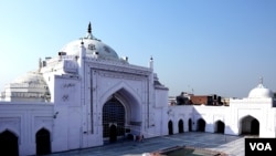 The 800-year-old Shamsi Jama Masjid in Budaun city in Uttar Pradesh. A local Hindu right-wing group, which has filed petitions to a local court seeking its control, claims that this is a Hindu temple. (Shaikh Azizur Rahman/VOA)