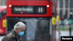 Kepala perunding Brexit untuk Uni Eropa, Michel Barnier, tiba untuk perundingan di London, Inggris, 4 Desember 2020. (Foto: Reuters)