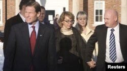 Senator Richard Blumenthal (partai Demokrat) mempersiapkan RUU untuk menekan kekerasan memakai senjata (foto: dok).