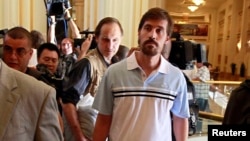 James Foley 2011 yılında Libya'da Kaddafi yönetimine bağlı güvenlik güçleri tarafından da gözaltına alınmıştı. Foley'le birlikte gözaltına alınan diğer gazeteciler de Türk Büyükelçiliği'nin girişimleriyle serbest kalmıştı