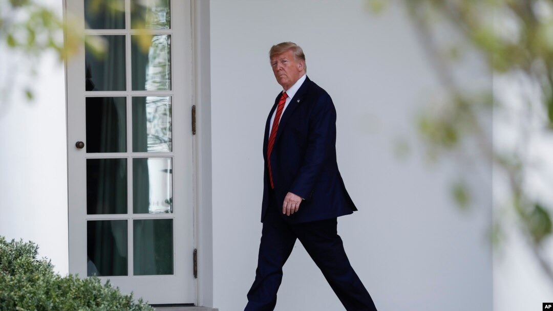 President Donald Trump walks towards the Oval Office of the White House in Washington, Sept. 26, 2019.