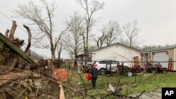 Se puede observar la devastación causada por un tornado que azotó Glen Allen, en el sureste de Misuri, matando a varias personas y causando un número desconocido de heridos, el 5 de abril de 2023.