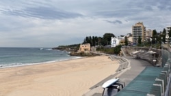 This general view shows an empty Coogee beach in Sydney on April 16, 2020. - All beaches remained closed as Australia on April 14 brushed aside calls for an easing of tough restrictions on travel and public gatherings despite their success in…