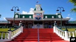 ARCHIVO. La entrada al parque temático Dreamworld en Gold Coast, Australia, fotografiada el 17 de junio de 2020. AP