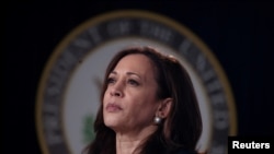 Wakil Presiden AS Kamala Harris saat menghadiri acara infrastruktur di Gedung Putih, Washington, 3 Juni 2024. (Foto: Evelyn Hockstein/Reuters)