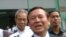 Human Rights Party President Kem Sokha addresses reporters on
Thursday morning following questioning at the Phnom Penh Municipal
Court on fraud allegations.