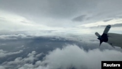 En esta captura de pantalla obtenida de un video de las redes sociales, se ve la tormenta tropical Helene desde un avión de la Administración Nacional Oceánica y Atmosférica (NOAA), el 25 de septiembre de 2024.