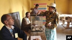 A resident of the Madagascar's capital, Antananarivo, casts her vote at a local polling station, 17 Nov 2010