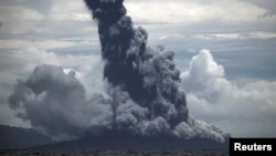 Letusan Gunung Anak Krakatau pada 1 Januari 2019 lalu (Foto: Antara).