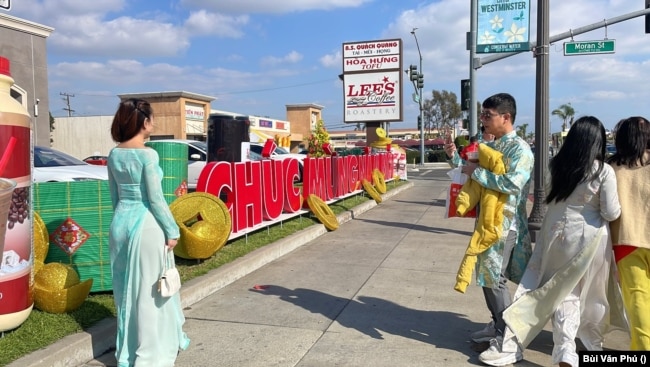 Phố Bolsa trưa Mồng Một Tết (Ảnh: Bùi Văn Phú)