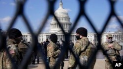 Pasukan Garda Nasional AS mengamankan gedung Capitol di Washington DC Kamis (4/3).