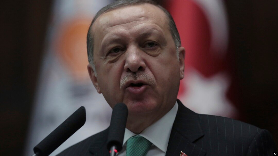 Presiden Turki Recep Tayyip Erdogan berbicara di depan parlemen di Ankara, memperingatkan bahwa Turki tak akan membiarkan eksplorasi gas sepihak oleh Yunani, Siprus, dan perusahan internasional. 