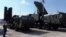 2014年莫斯科武器展上的S-400防空導彈。（美國之音白樺攝）