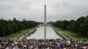 Ribuan warga AS melakukan unjuk rasa untuk mendukung Palestina dan menyerukan dihentikannya bantuan militer AS kepada Israel, dalam aksi di Lincoln Memorial, Washington, DC Sabtu 29 Mei 2021. (Foto: AFP)