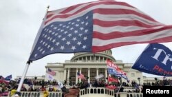 Para pendukung Trump menyerbu Gedung DPR AS, Capitol Hill di Washington, D.C., 6 Januari 2021. (Foto: Thomas P. Costello/USA TODAY via REUTERS)