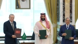 Rêberên Tirkîye, Erebistana Siûdî û Pakistanê li dema îmzekirina rêkeftina berevanîyê, 7'ê Tebaxê, 2026.