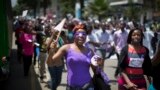 Iyi myigaragambyo muri Kenya yari yahawe intego ivuga iti #MyDressMyChoice ugenekereje mu Kinyarwanda bivuze ngo “Nambara uko nshaka”