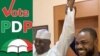 Adam A. Zango a lokacin da ya daga hannun Atiku Abubakar (Hoto: shafin Instagram na Adam A. Zango 02.07.19)